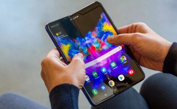 Samsung продала больше копий Galaxy Fold, чем Sony смартфонов всех моделей